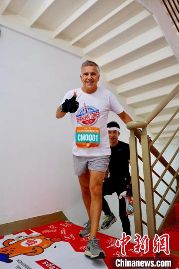 小萨马兰奇连任上海中心垂直马拉松赛形象大使