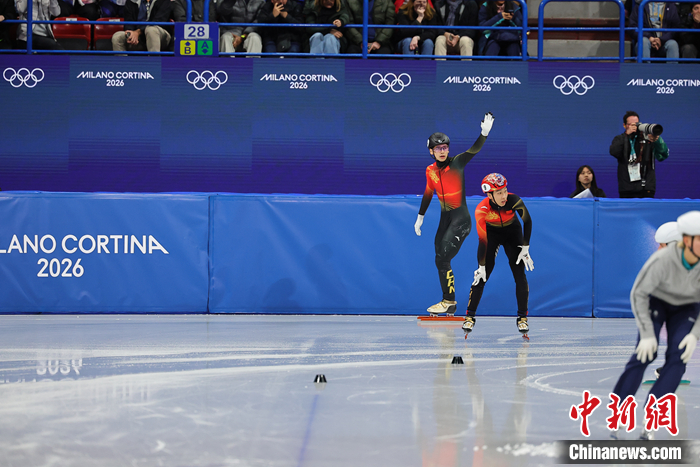 米兰冬奥会短道速滑男子1500米决赛：中国双星摔