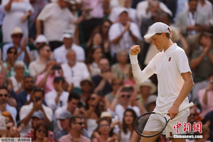 图为辛纳在比赛中。