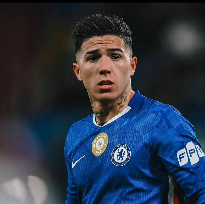 切尔西坚持不卖恩佐 赛季关键战停赛引争议