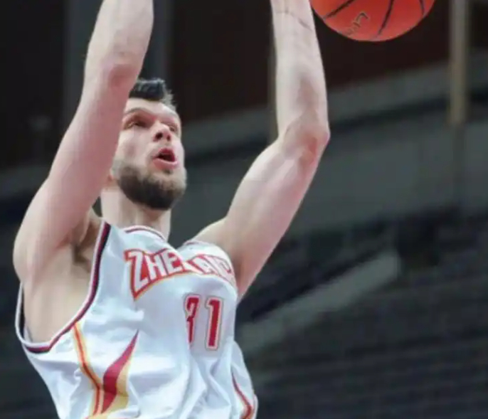 广东男篮官宣签约大外援拉科塞维奇 外援调整引