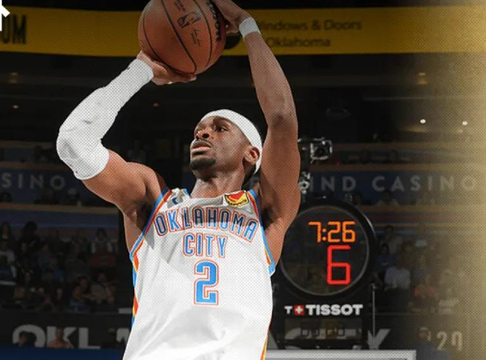 雷霆队与尼克斯队比赛裁判判罚争议引球迷不满